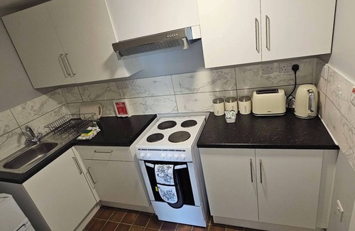 Mynydd Isa Apartment | Plas Bellin Cosy Studio Kitchen & Bathroom TV Wi-Fi Pet-Friendly
