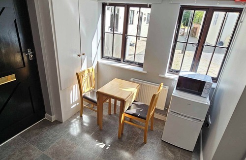 Mynydd Isa Apartment | Plas Bellin Studios