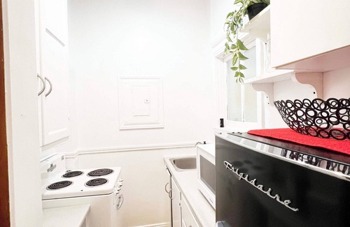 Plateau Mont Royal Apartment | Plateau - Charming sunny vintage studio