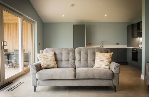 Enniskillen Cabin | Platinum Lakeside Lodge at Mullans Bay