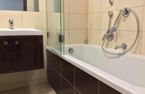 Mirow Apartment | Platinum Towers Hotel Apartments