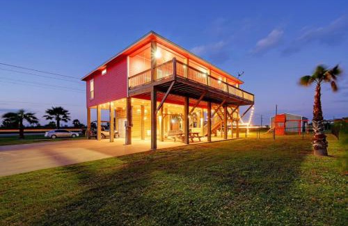 Port Bolivar House | Playscape and Steps To The Beach