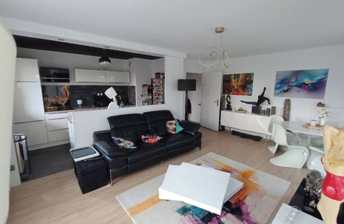 Trappes Apartment | Pleasant 65 m2 garden apartment