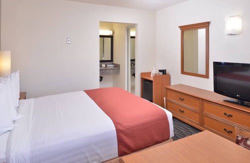 Clairemont Hotel | Pleasant Inn