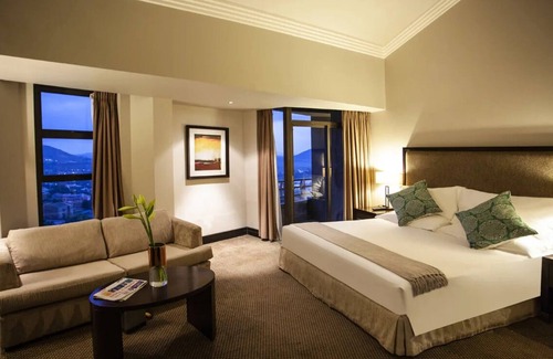 Maseru Hotel | Pleasant Stay! Outdoor Pool & Spa, FREE Parking! Near Maseru Central Park