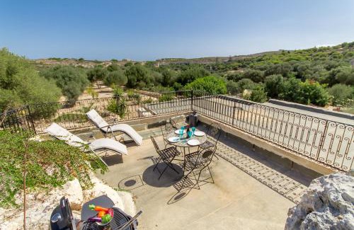Mgarr Villa | Pleasant stone house & jacuzzi St Martin - Happy Rentals