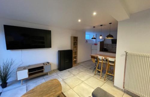 Issoire Apartment | plein pied centre ville Issoire avec petite cour intérieur