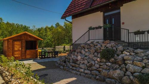 Jezerce Bed & Breakfast | PLITVICKA KUCA M - Holiday Lodge
