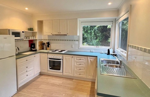 Apollo Bay Cottage | Plum Tree Cottage - Apollo Bay