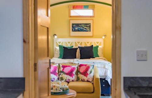 Stuppington House | Plumcot Halt by Bloom Stays