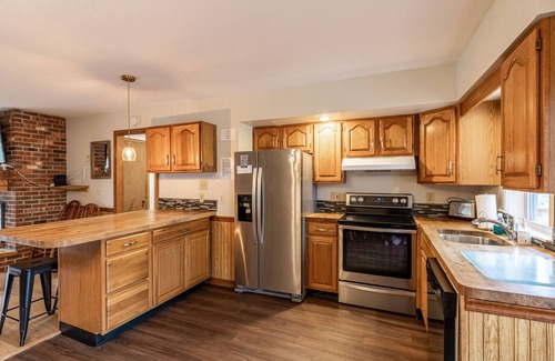 Albrightsville Ski Chalet | POCONO ESCAPE - HOT TUB - 10 BEDS