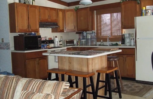 Kresgeville Cabin | Pohopoco Place Mountain Getaway (longer stay only)