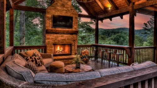 Ridgeline Vistas House | Points of View