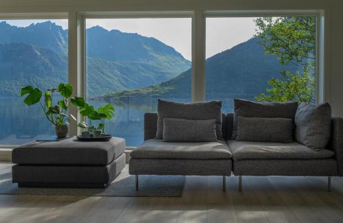 Botnhamn Villa | Polar Panorama Lodge