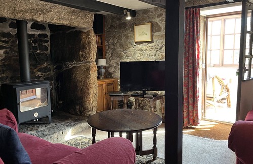 St. Buryan House | Poldhu Cottage is a Cornish granite cottage full of charm located in St Buryan near the Minack Theatre