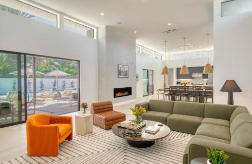 La Quinta House | Polo Villa Aura 2 Homes Pickleball Putting Green Sleeps 32