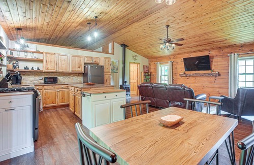 White Cottage Cabin | Pond & Fire Pit: Charming Log Cabin near Blue Rock