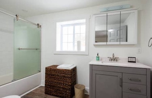 Old Chatham House | Pond View Cottage in Old Chatham WEEKLY & MONTHLY DISCOUNTS OFFERED!!!!