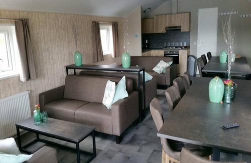 Bant Ski Chalet | Pondside Stay w/Kitchen