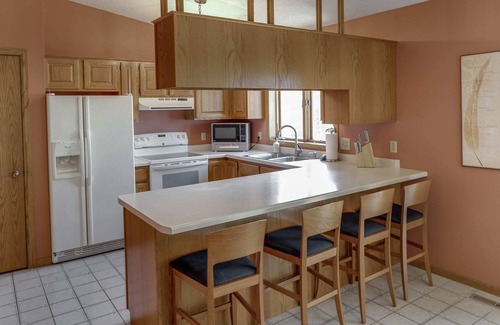 Brainerd House | Pontoon Rental, Great Fishing, Guest House, Swimming off of Dock, & More!
