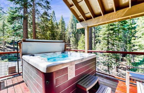 North Upper Truckee House | Pooewin Place