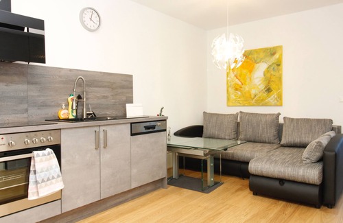 Donaustadt Apartment | Pool - Balcony - Garage - Studio with all Benefitsn