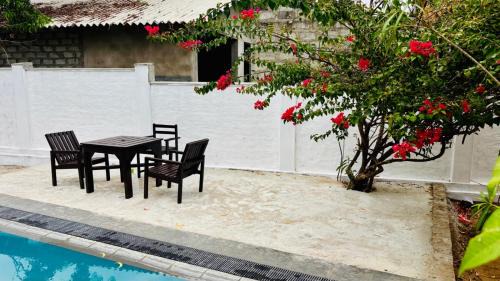 Pottuvil Division 2 House | Pool Bay