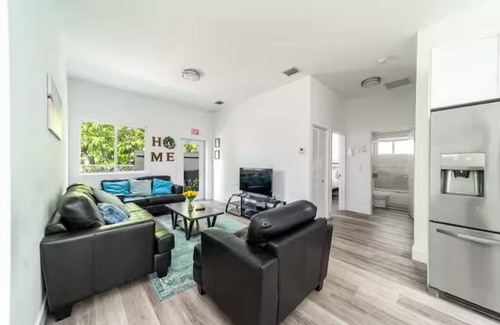 Hallandale Beach House | Pool Boutique 3 Villa by the Beach