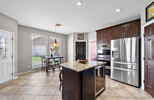 Barker House | Pool Escape | Games | Wi-Fi | BBQ Yard | Sleep 16
