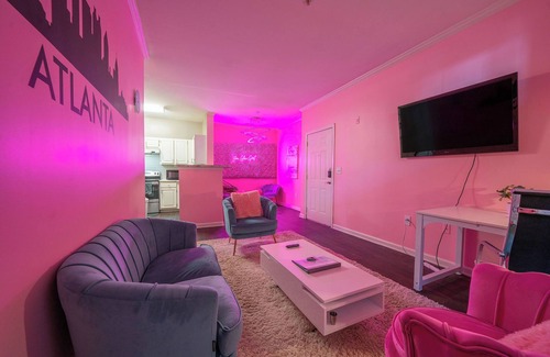 Buford Highway Apartment | Pool Gym BBQ Grill LUX Near ZOO Aquarium