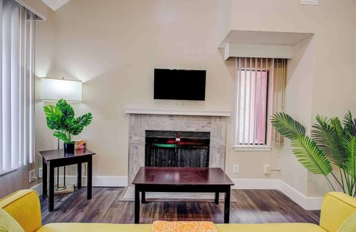 Florida Center Apartment | Pool & Gym: Your Perfect Getaway in Orlando!