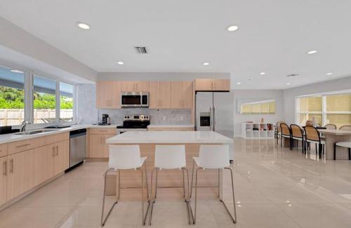 Emerald Hills House | Pool Home with GameRoom & Concierge
