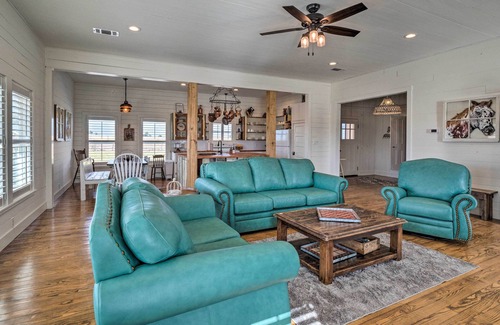 Schulenburg House | Pool, Hot Tub & Game Room: Schulenburg Retreat