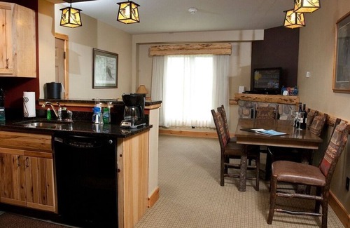 Blodgett Mills Condo | Pool, Hot Tub, Gym | On-Site Waterpark & Spa