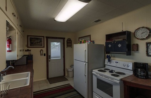 Bandera House | Pool, Hot tub, Incredible Views, stocked fishing pond, 6 bedrooms, Sleeps 17!