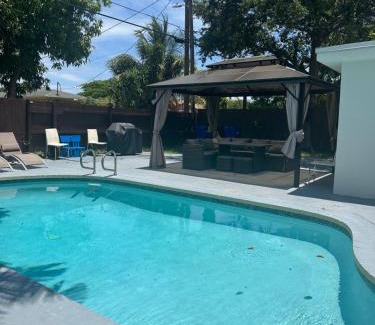 North Miami Beach House | Pool house 3 bedroom 2 bathroom