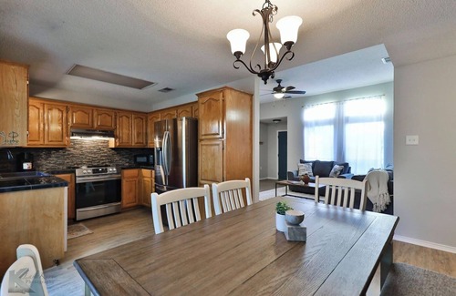 Abilene House | POOL house 6 min to ACU/Airport