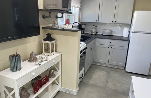 Venetian Road Settlement Apartment | Pool House - Brand New1 bedroom in a quiet residential area.