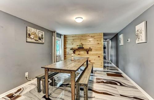 Montgomery House | Pool House! Sweet Sunny Retreat- Main House