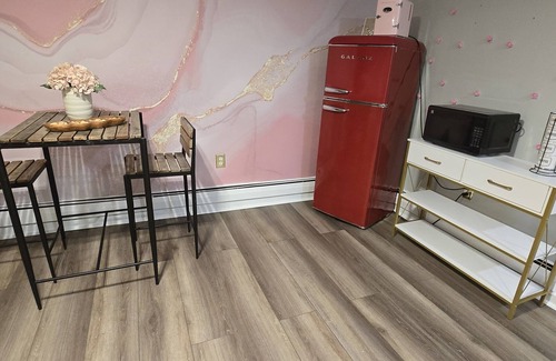 Wakefield House | Pool & Jacuzzi Escape near Boston, Salem & Marketstreet Lynnfield