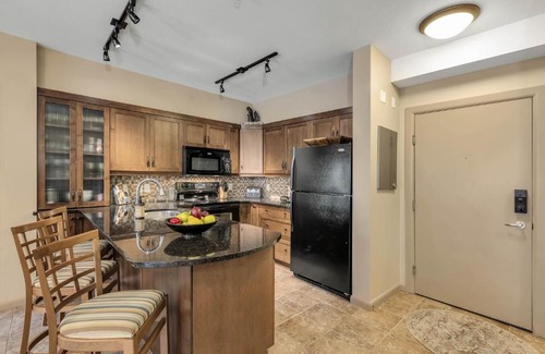 South Pandosy Apartment | Pool Level 3 bedroom at Fabulous Resort #331