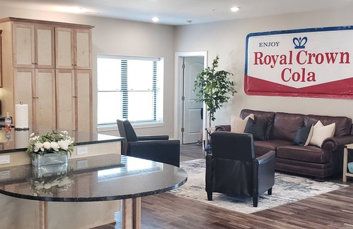 Branson House | Pool Opens March 10! Private Pool, Hot Tub, Arcade & more!