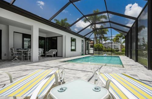 Trafalgar House | Pool overlooking canal, Outdoor Grilling station - Villa Sand Dollar Siesta