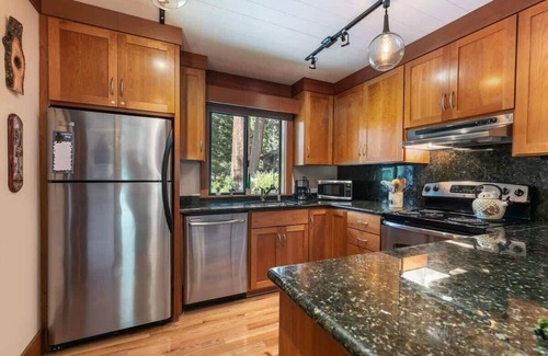 Tahoe Sierra Estates House | Pool|Pier|Beach|Tennis|Pickleball|Walk to Town
