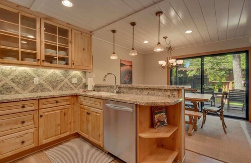 Tahoe Tavern House | Pool|Pier|Beach|Tennis|Pickleball|Walk to Town