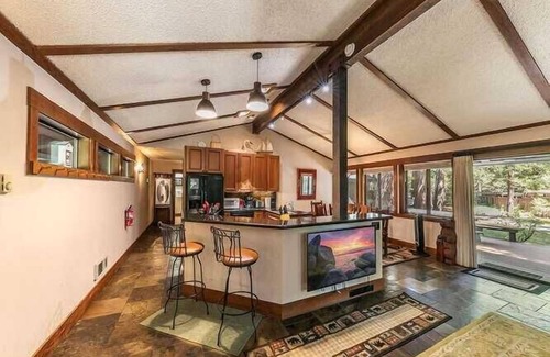 Tahoe Tavern House | Pool|Pier|Beach|Tennis|Pickleball|Walk to Town
