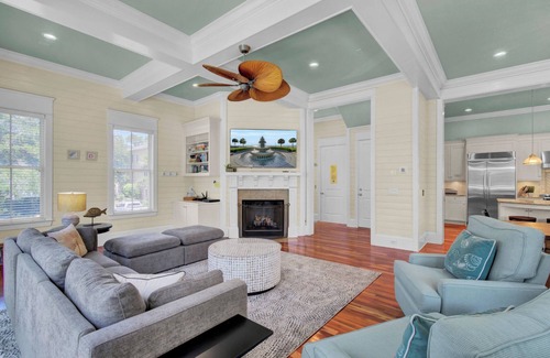 Isle of Palms House | POOL, ROOF DECK, ELEVATOR, 5 MIN TO THE SURF!