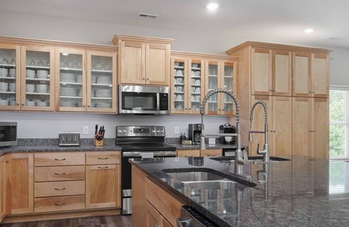 Branson House | Pool Season starts March 10! Master Suites, Bunk room, HotTub, Arcade & More!
