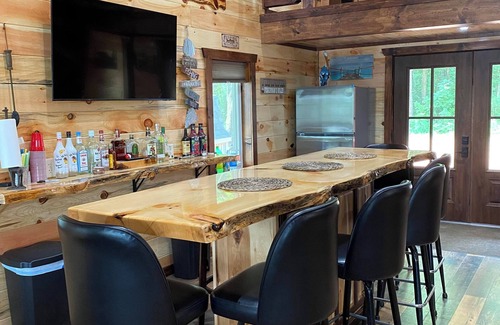 Milan Cabin | Pool Table! Pet Friendly! Lakeside!-Unique Getaway!