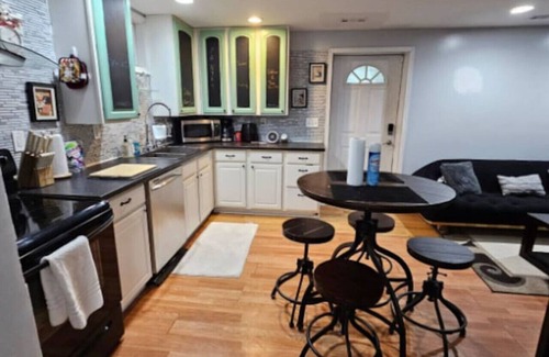 Fredericksburg House | Pool Table Wifi Fireplace Mins to Hospitals no hottub